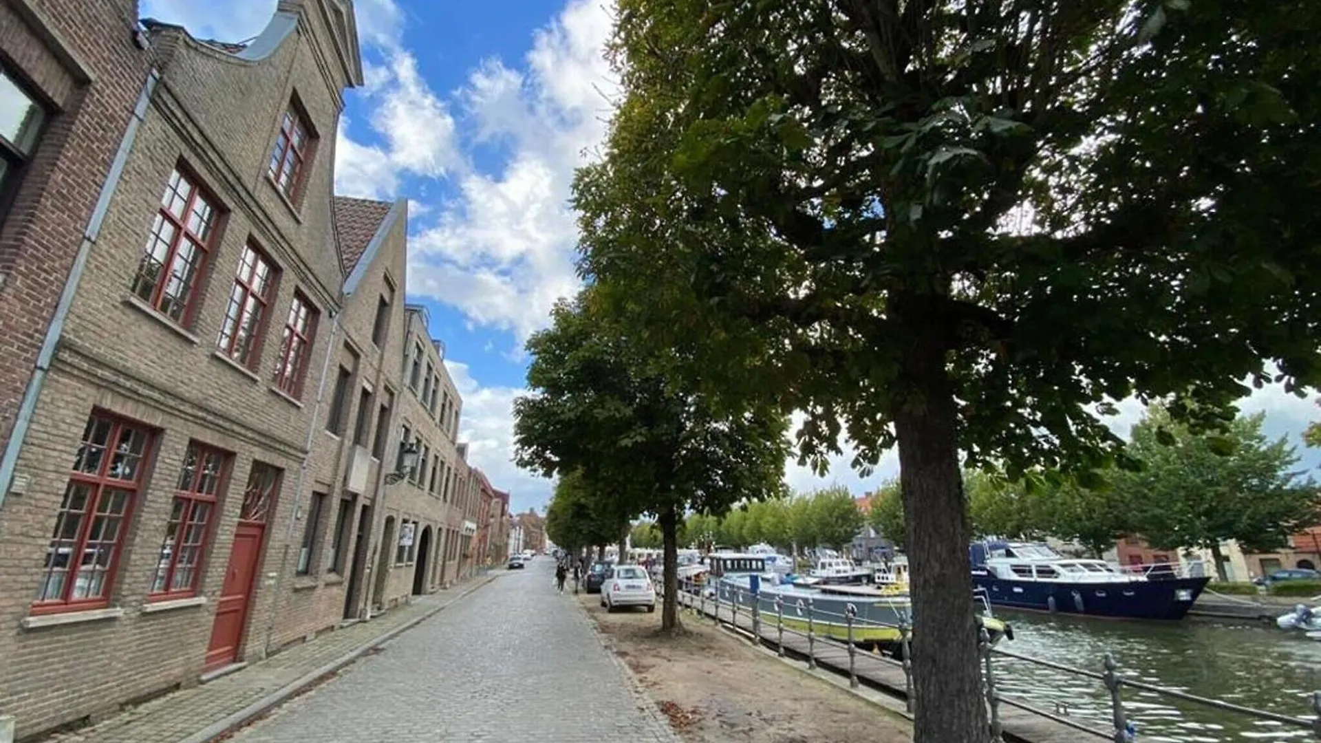 Spacious House In The Historic Center Of Bruggy